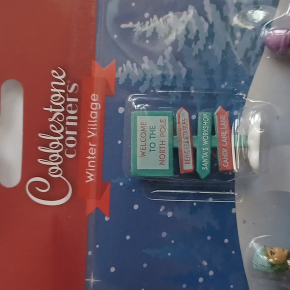 4/$30 New Winter Village Miniatures - Picture 2 of 7